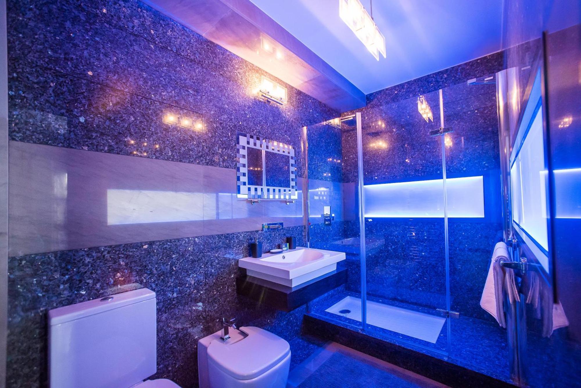 Simple Rooms Self Check In Bukarest Exteriör bild